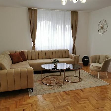 Family Apartment Тузла Екстериор снимка