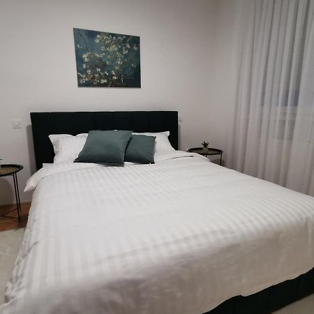 Family Apartment Тузла Екстериор снимка