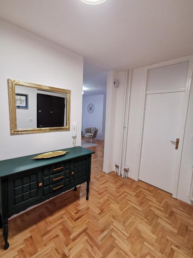 Family Apartment Тузла Екстериор снимка