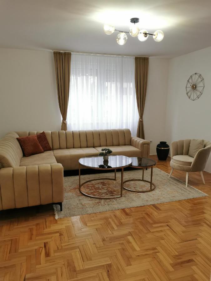 Family Apartment Тузла Екстериор снимка