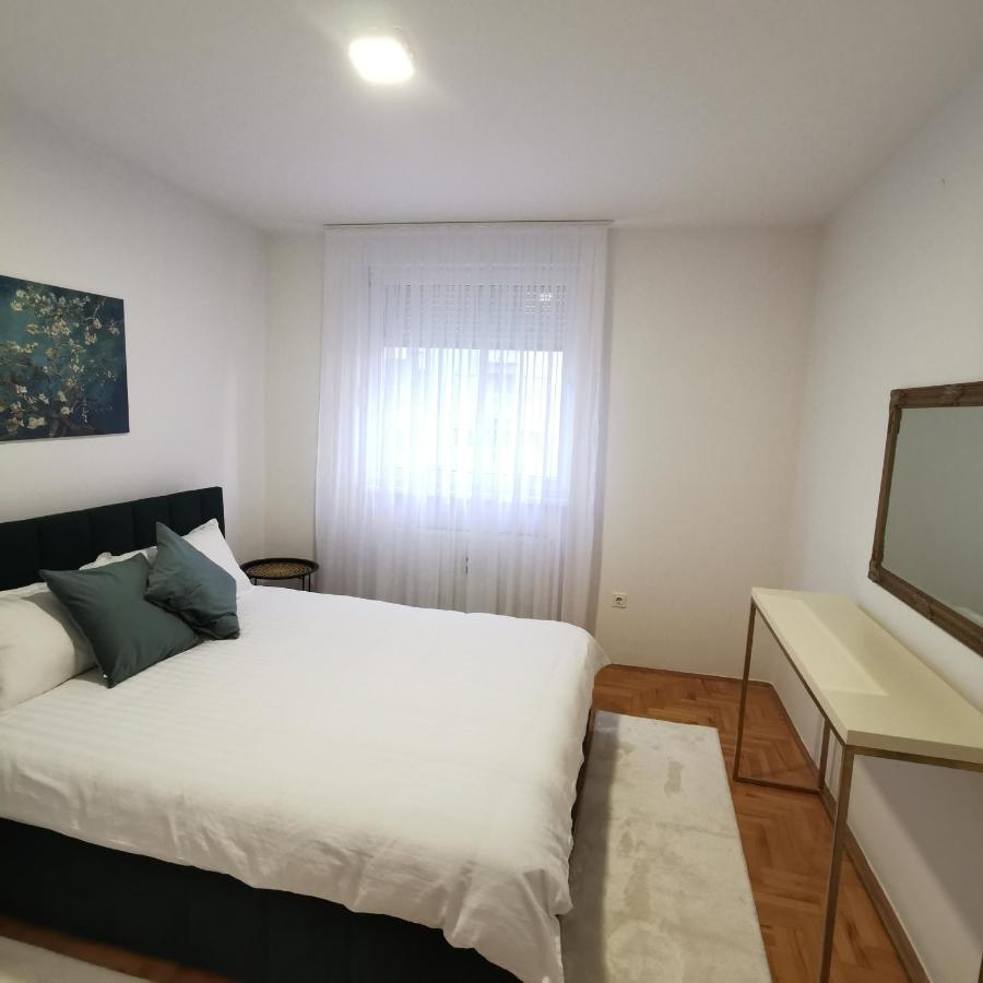 Family Apartment Тузла Екстериор снимка
