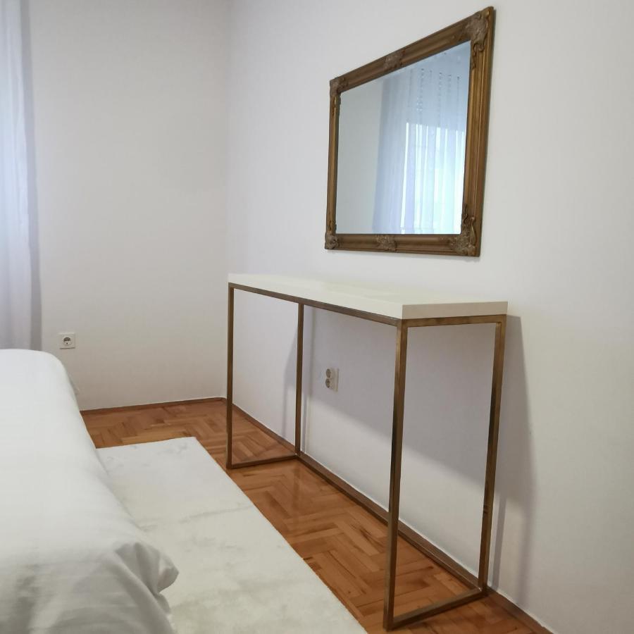 Family Apartment Тузла Екстериор снимка