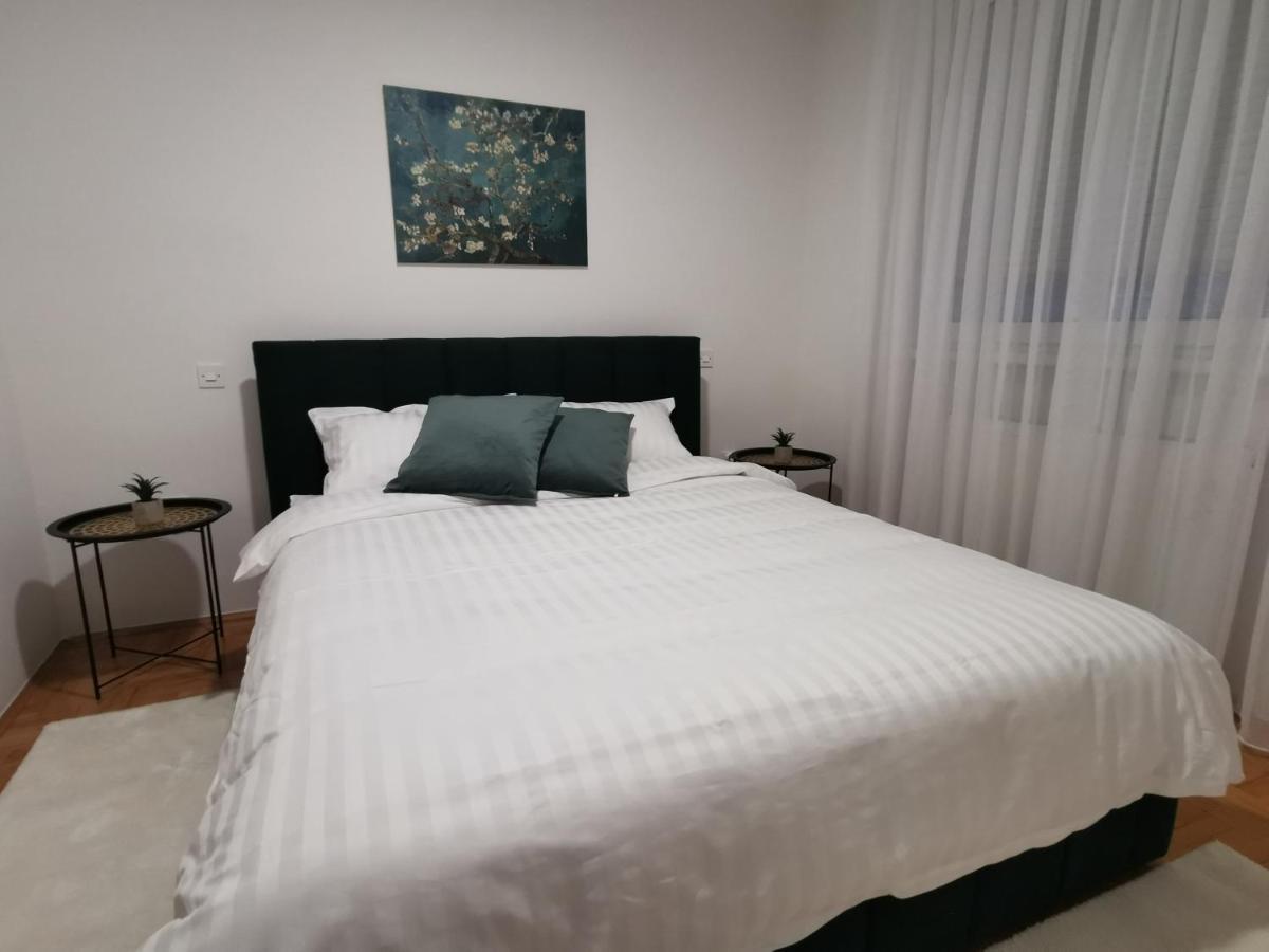 Family Apartment Тузла Екстериор снимка